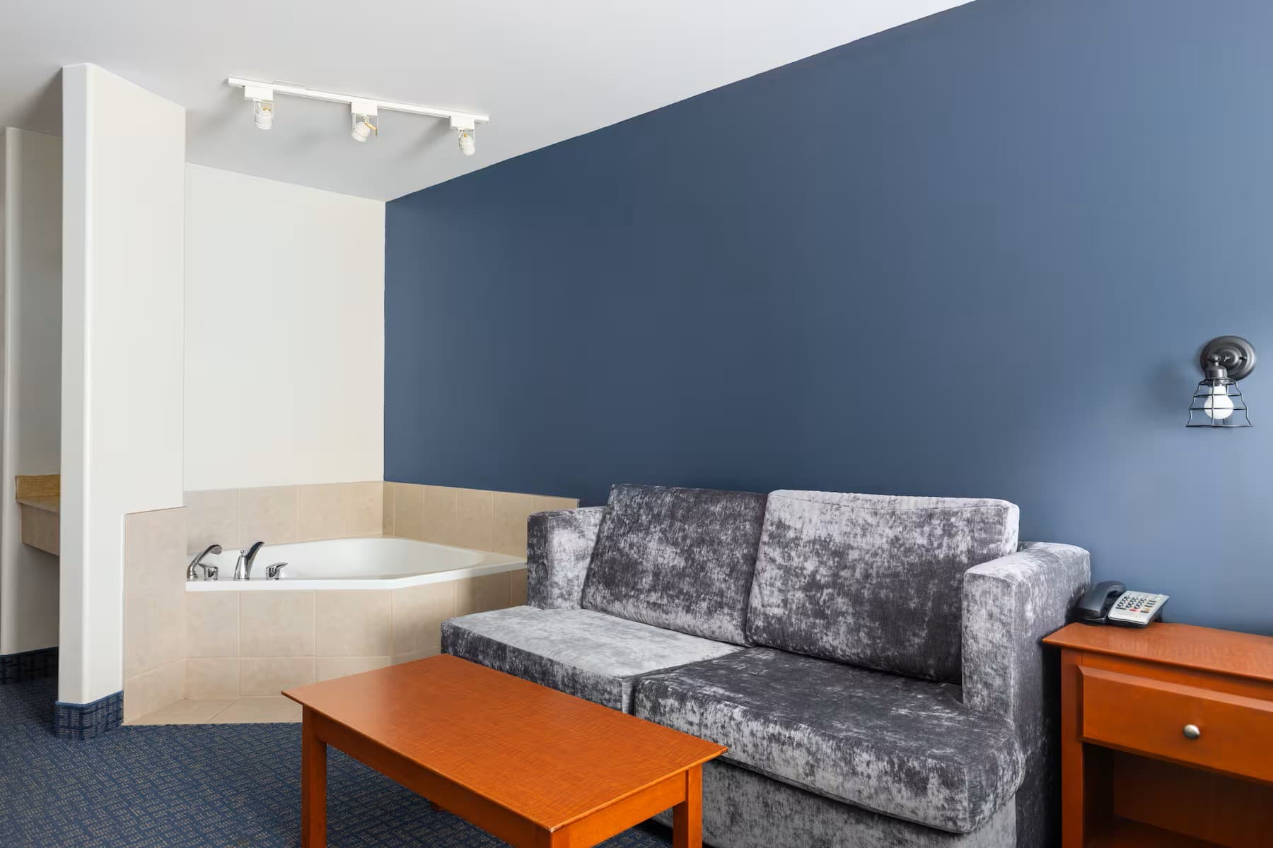 Suite 1 lit King